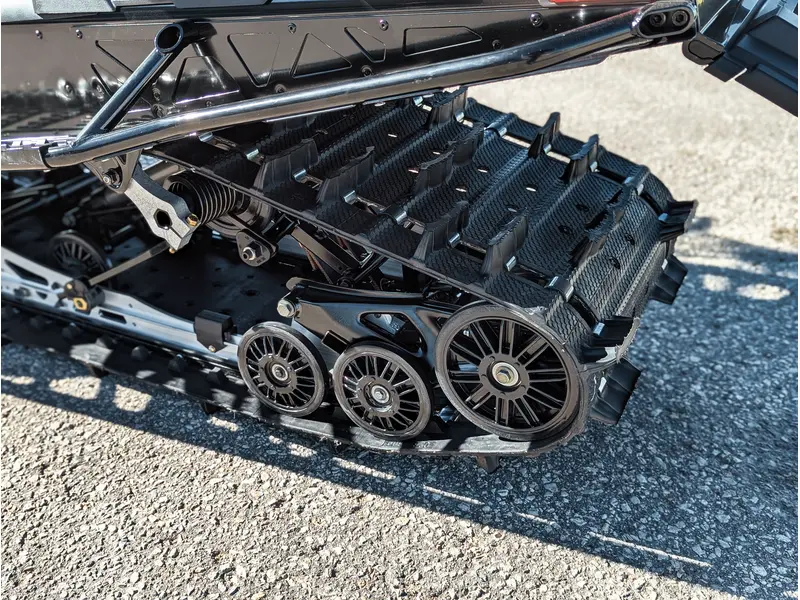 2027 Polaris ProStar S4 Titan Adventure 155 1.5 // Gloss Black