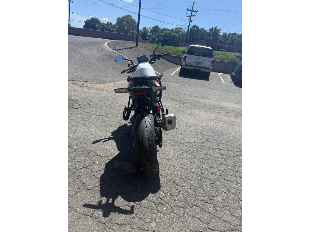 2027 Ktm 990 Duke