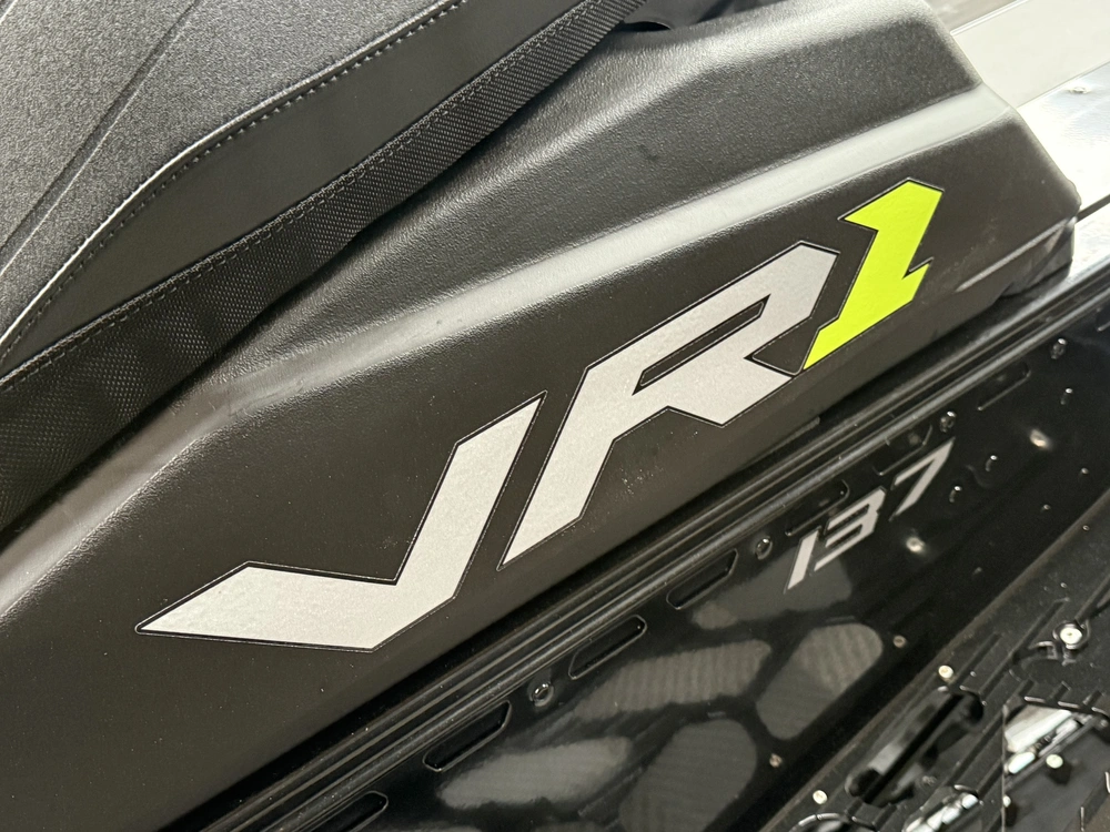 2027 Polaris Boost Indy Vr1 Dynmx137 alt