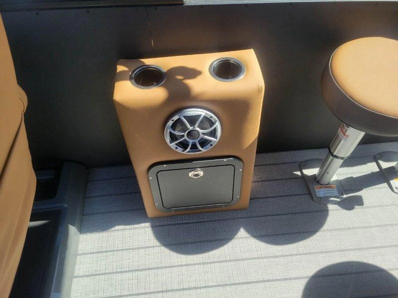 2027 Sylvan X3 Dlz Bar Platinum / 150hp alt