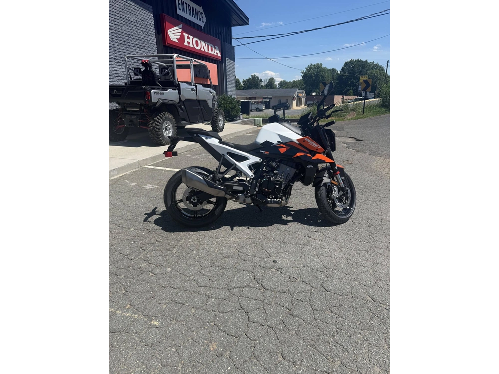 2027 Ktm 990 Duke