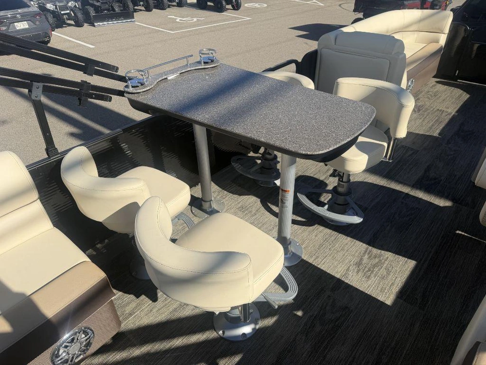 Godfrey Marine Sweetwater 2286 Midship Table 2023