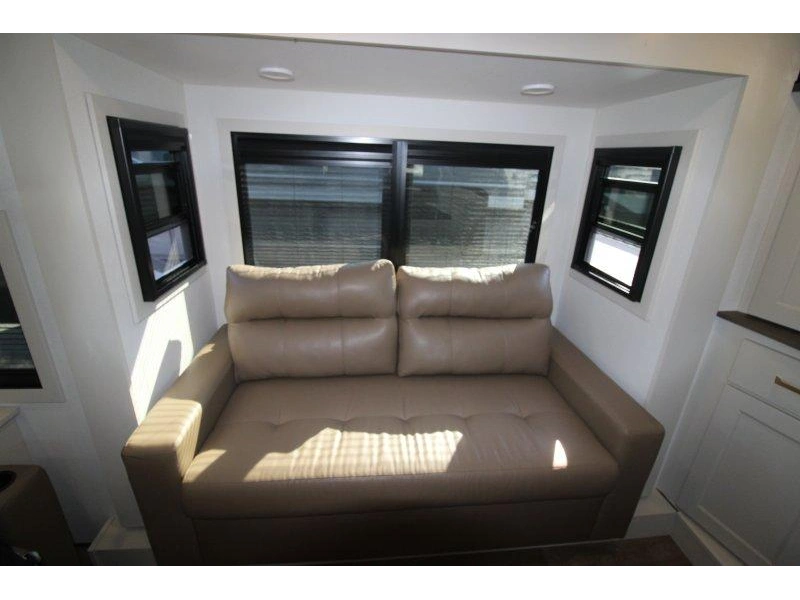 Grand Design Solitude 380fl 2027 alt