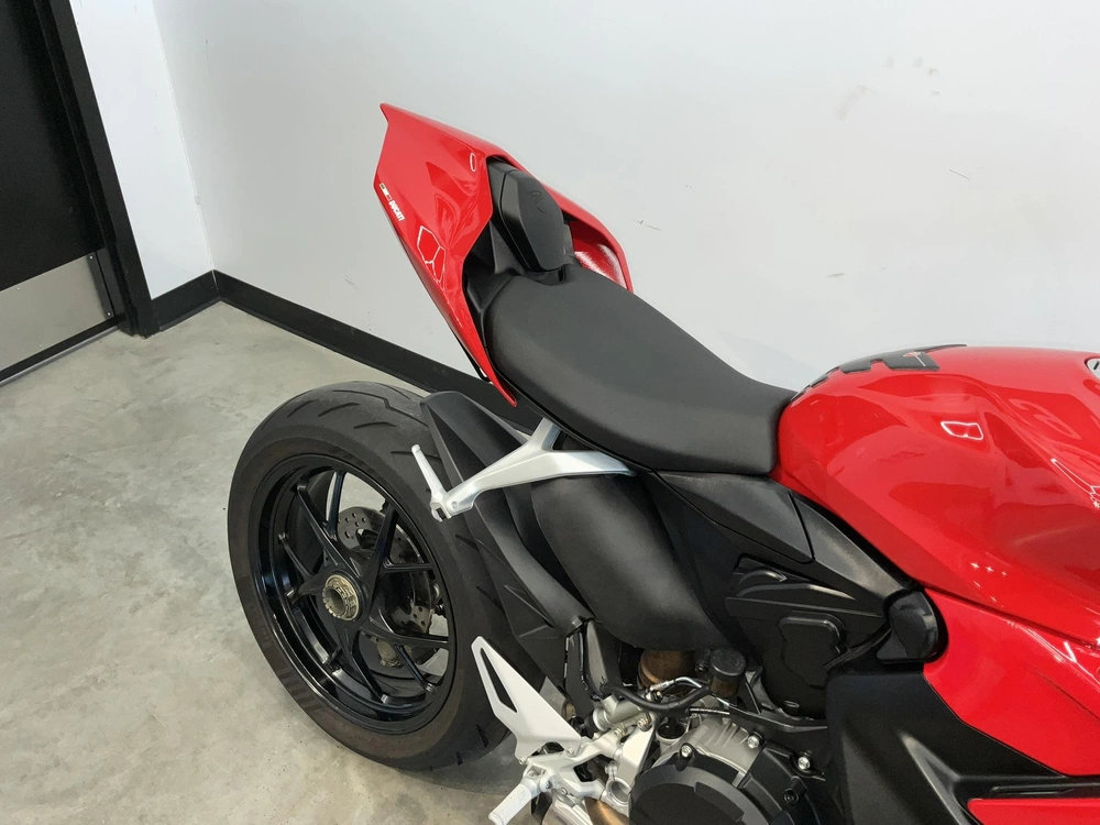 2022 Ducati Streetfighter V2