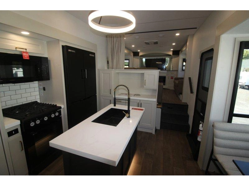 Grand Design Solitude 380fl 2027 alt