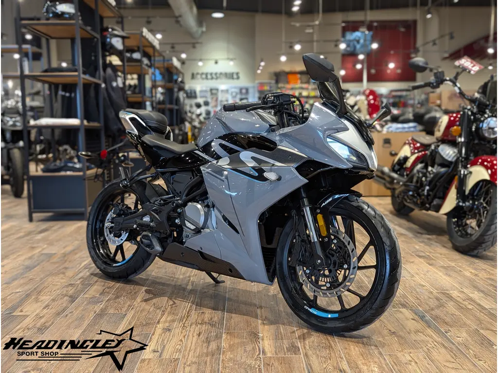 2023 CFMOTO 300SS // Grey 