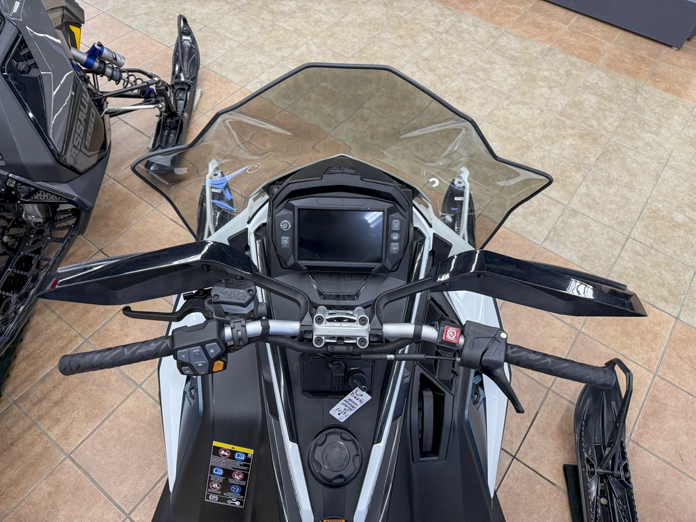 2026 Polaris 850 Switchback Assault 146 - Race Ifs Premium Matte Casecade Green / White alt
