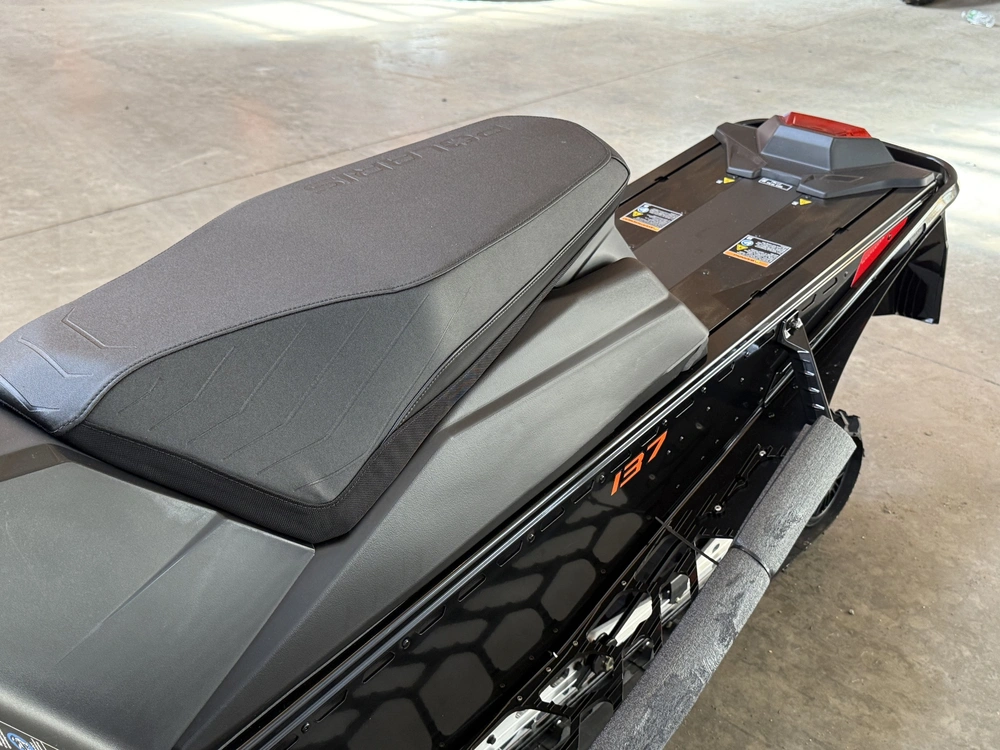 2027 Polaris 650 Indy Sp 137 Es