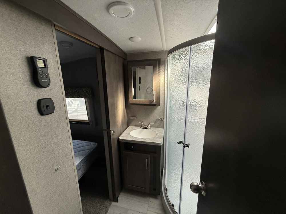 Forest River Rockwood Ultra Lite 2441w 2019 alt