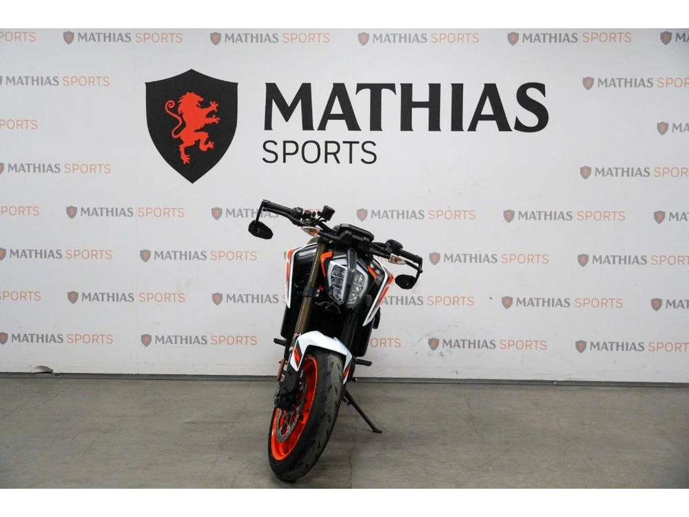 Ktm 890 Duke R 2021 alt
