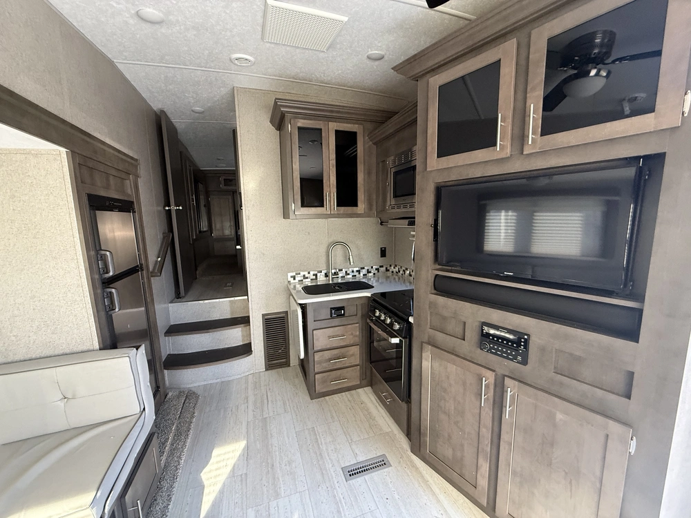 Forest River Rockwood Ultra Lite 2441w 2019 alt