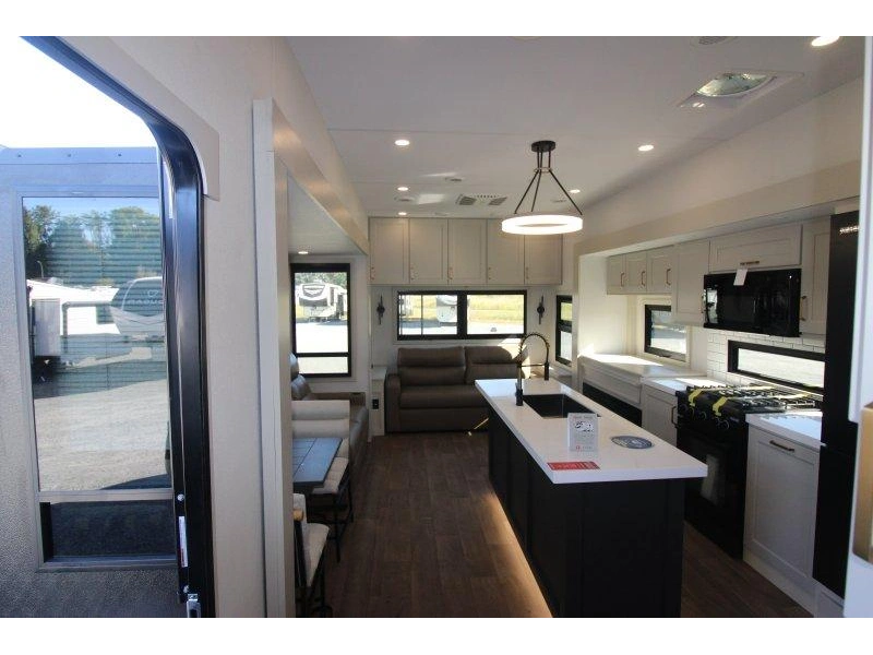Grand Design Solitude 370dv 2027 alt