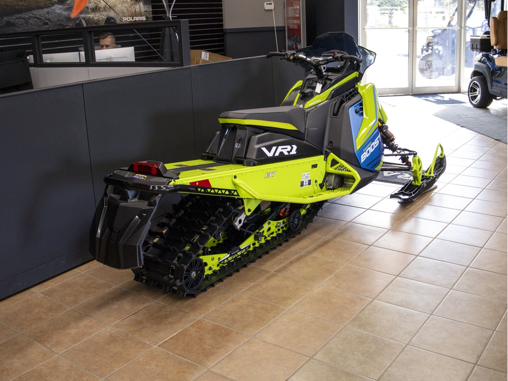 2026 Polaris Boost Indy Vr1 Dynamix 137 alt