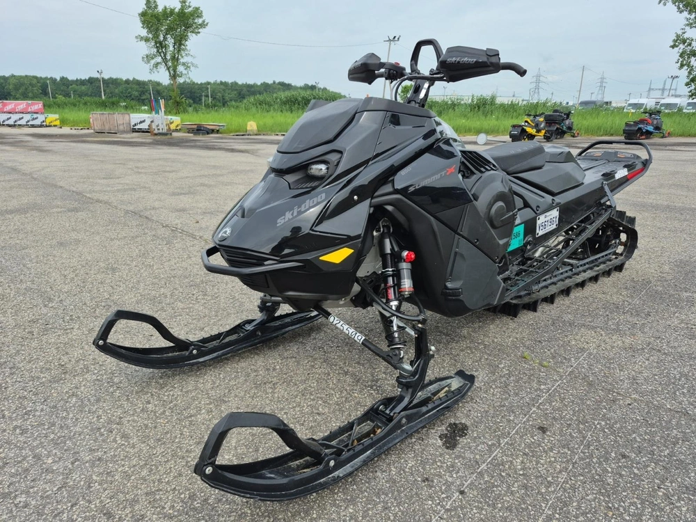 2025 Ski-doo Summit Expert 154 3" 850 Etec 10.25 Screen With Shot (black)