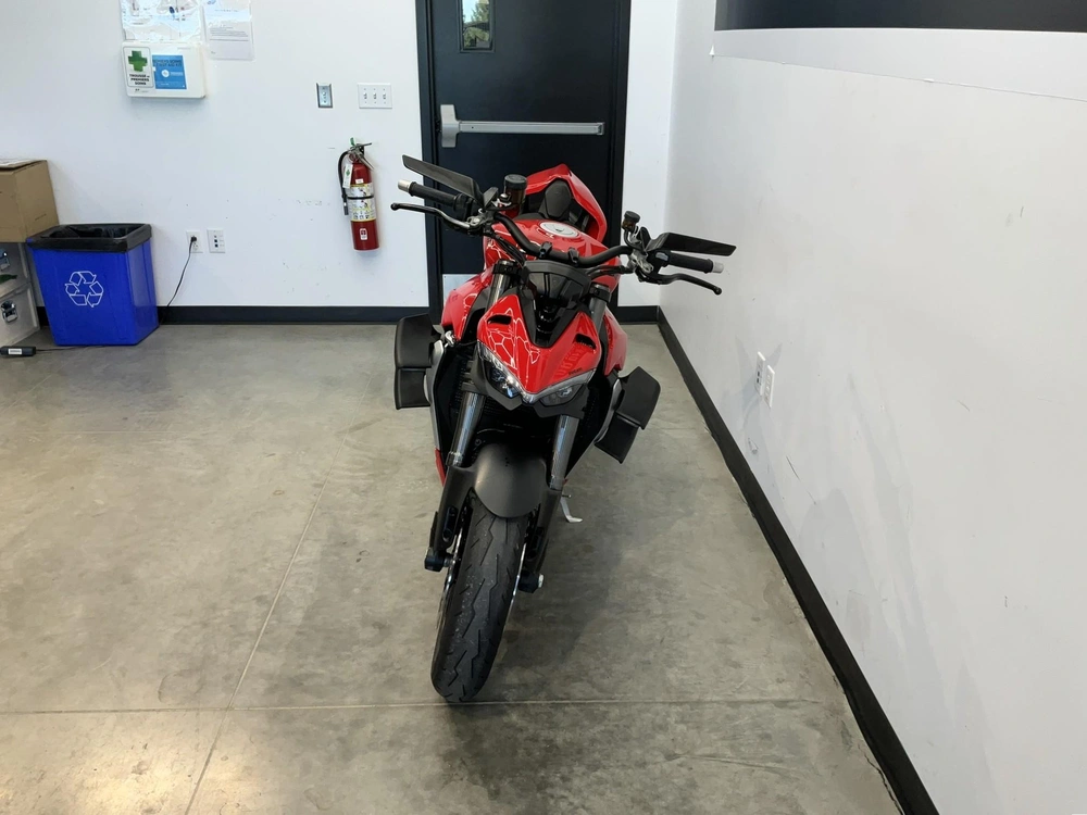2022 Ducati Streetfighter V2