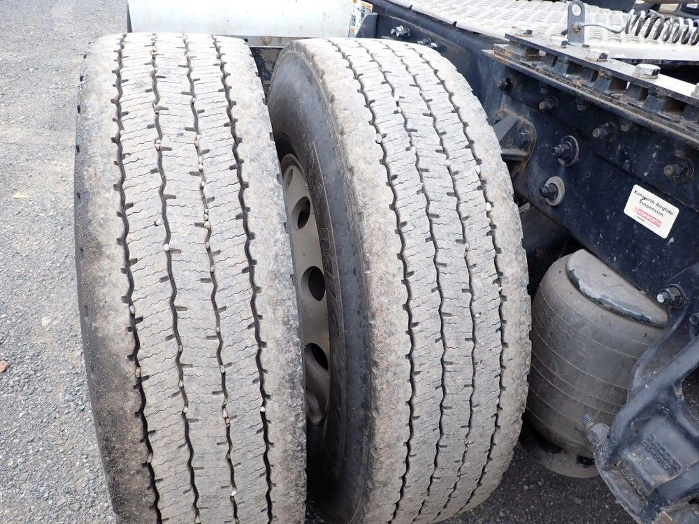 Kenworth T680 2024