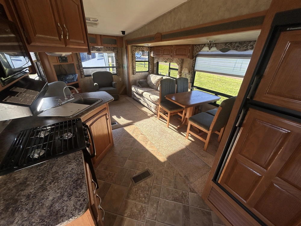 2008 Cougar 311rls alt