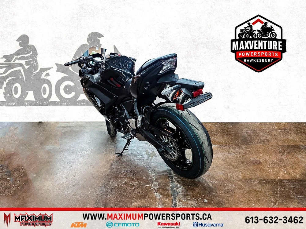 2025 Kawasaki Ninja 650 alt