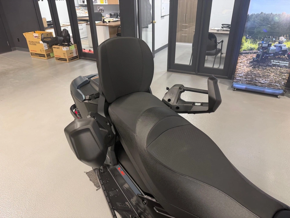 Ski-doo Grand Touring Le Platinum 900 2026 alt