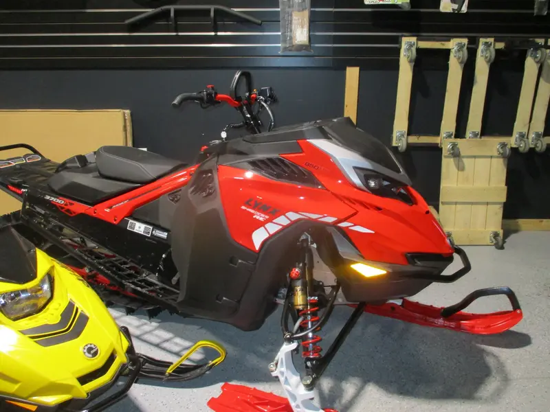 2026 Lynx Shredder RE 850 E-TEC® 146 2.5 SGTE