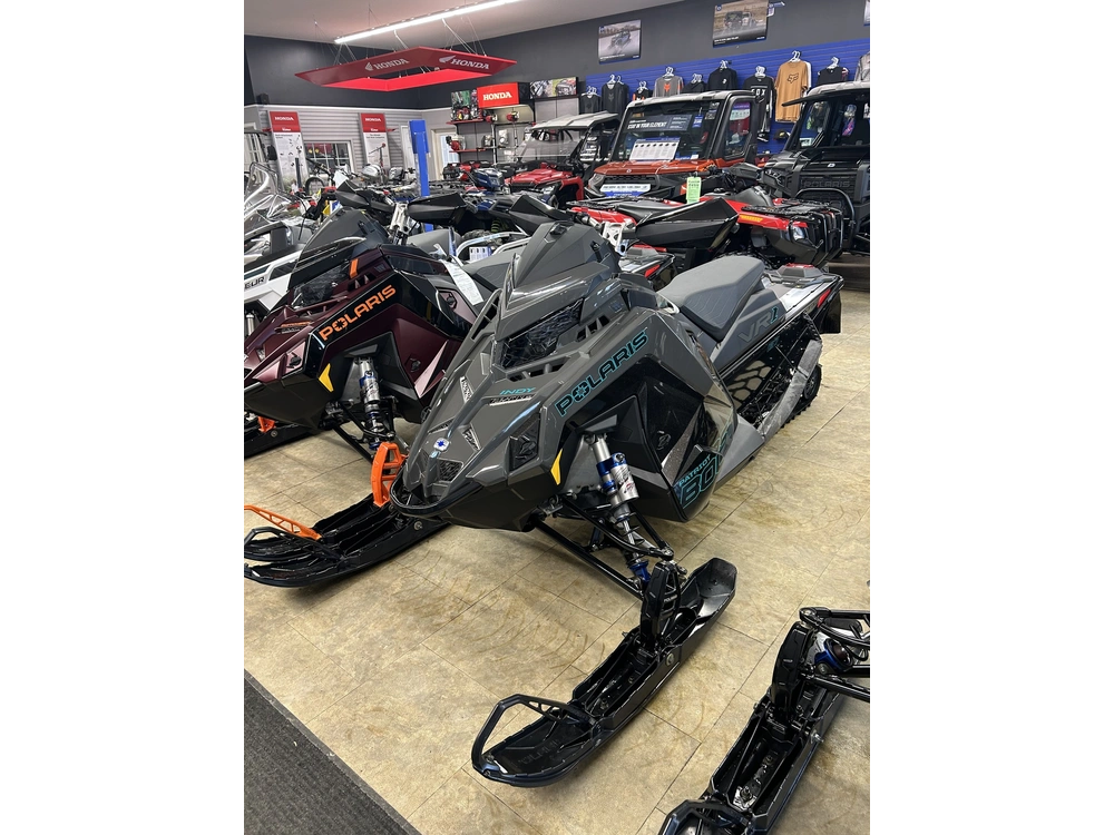 Polaris Indy® Vr1 Patriot Boost 137 2024 alt