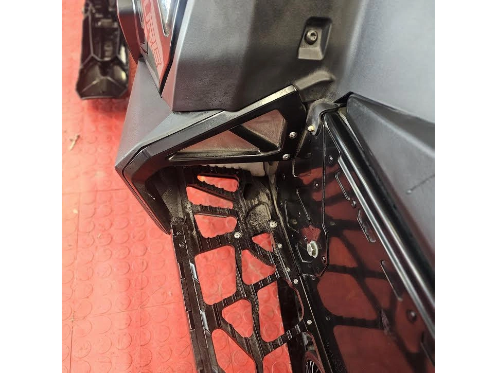 2025 Polaris 650 Indy Adventure 137 alt