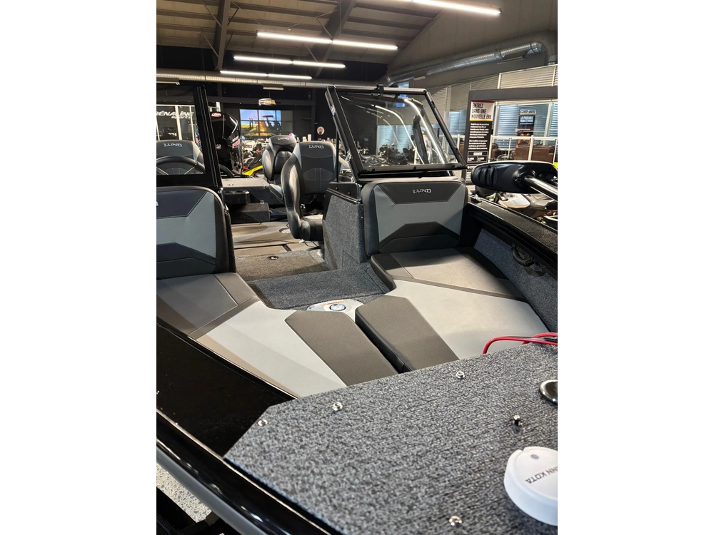 Lund Boat Co 1875 Crossover Xs 2026 alt