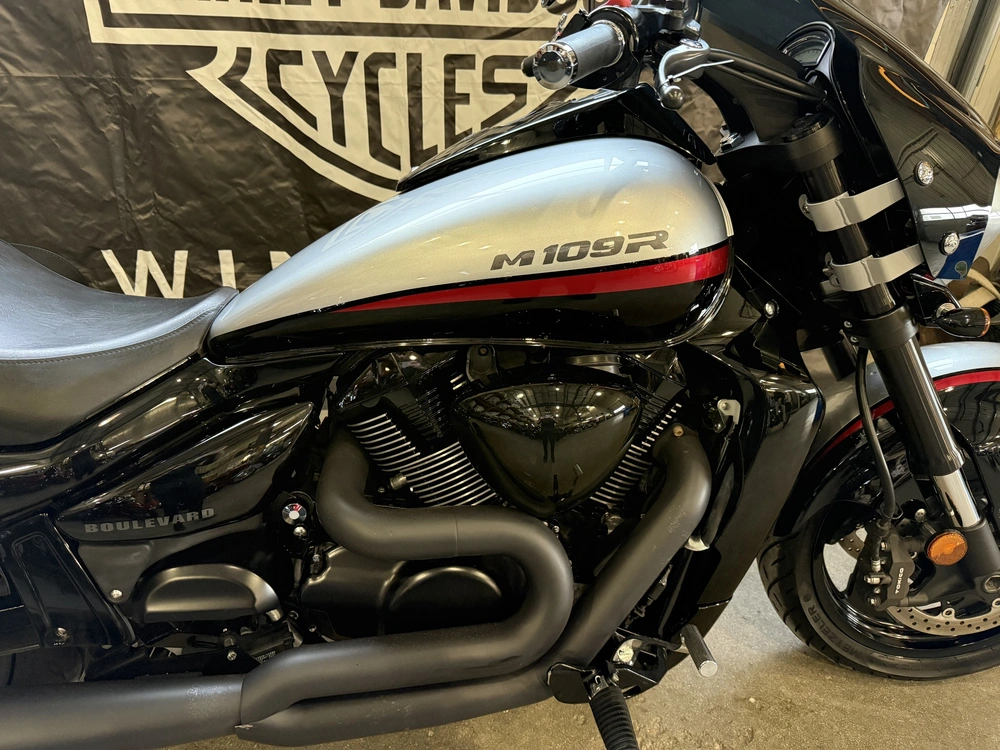 2018 Suzuki Boulevard M109r alt