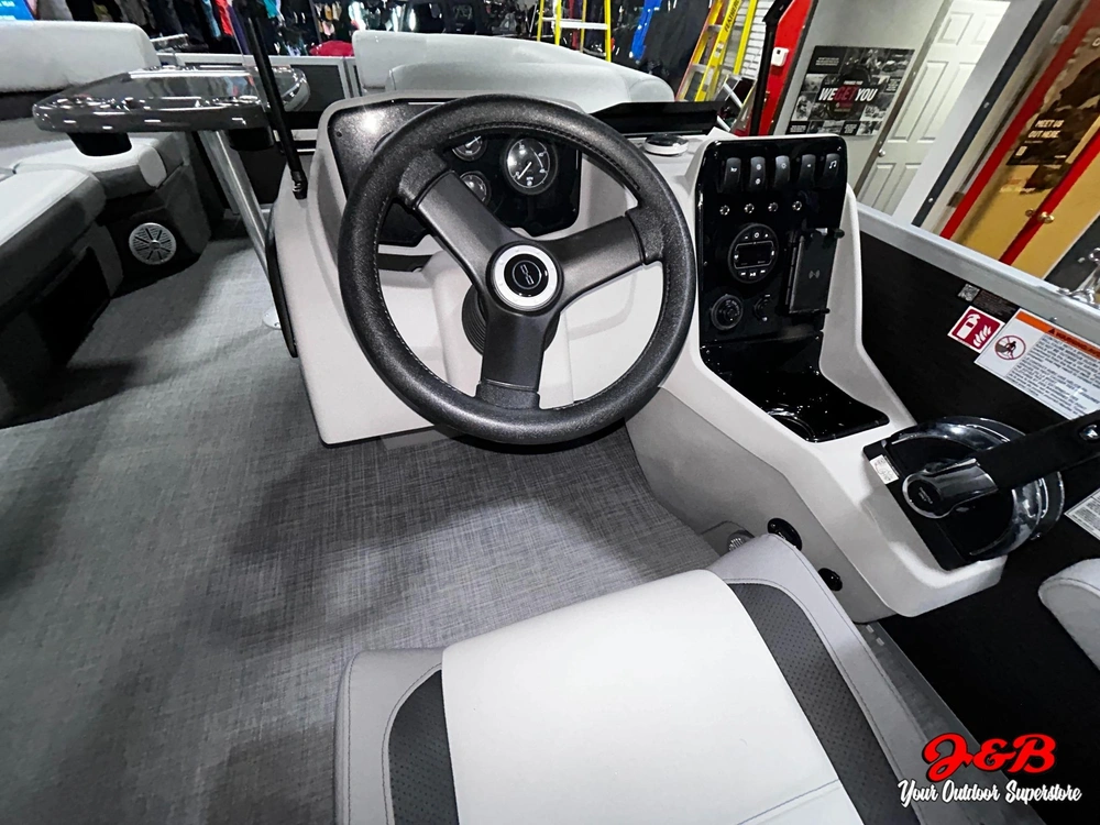 2026 Princecraft Vectra 21 Rl Charcoal 60elpt Ct alt