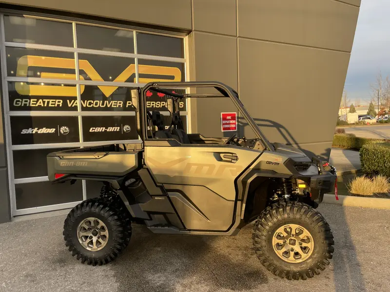 2026 Can-Am DEFENDER X MR HD11 WITH HALF DOORS thumbnail 5