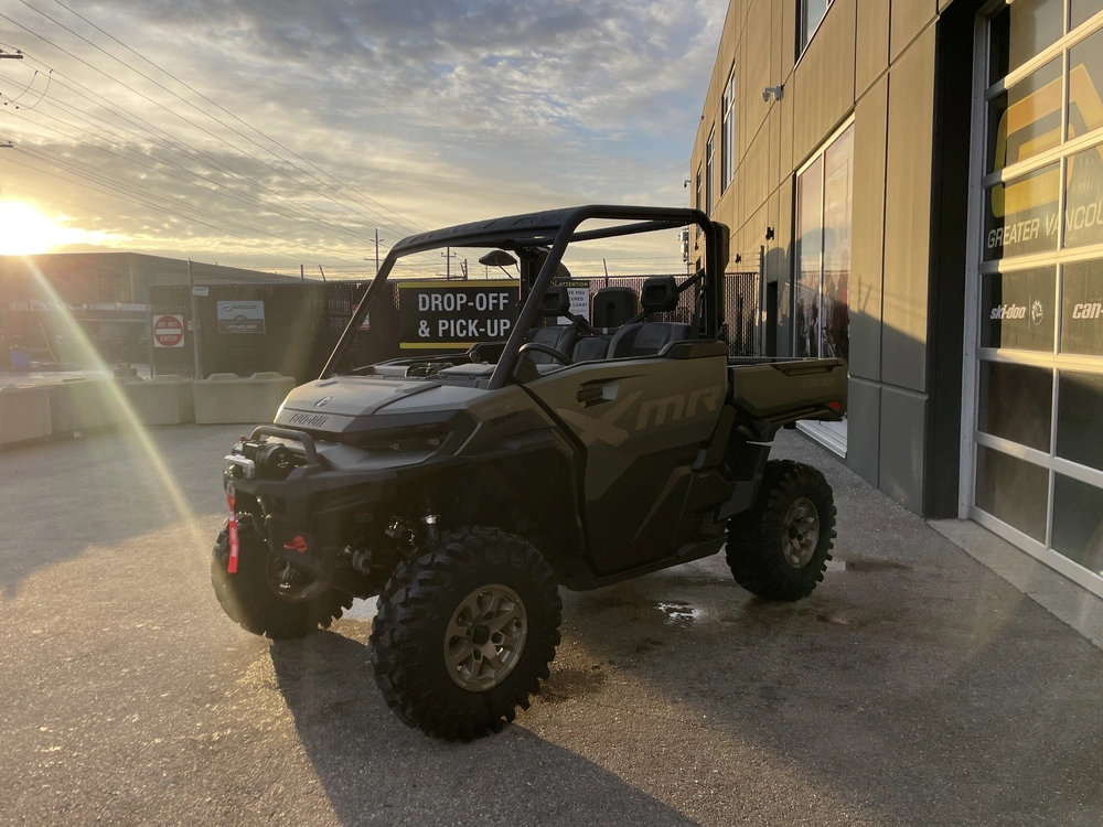 2026 Can-am Defender X Mr Hd11 With Half Doors alt