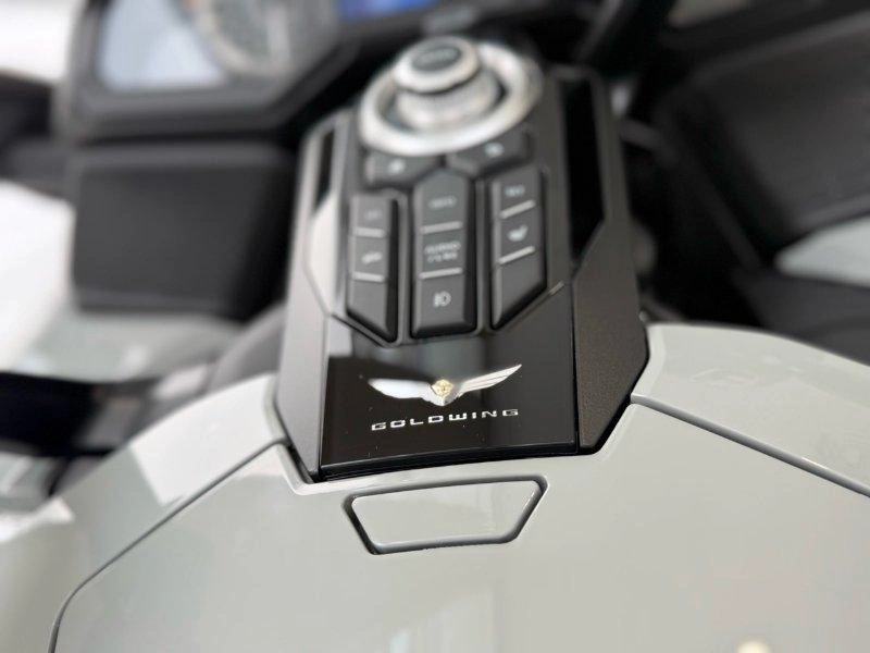 Honda Gold Wing Tour Dct 2026 alt