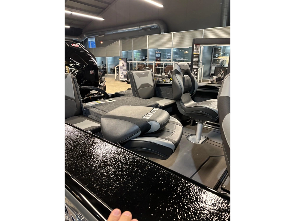 Lund Boat Co 1875 Crossover Xs 2026 alt