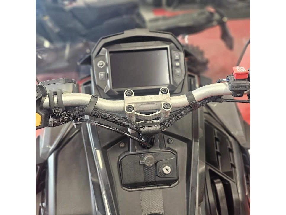 2025 Polaris 650 Indy Adventure 137 alt