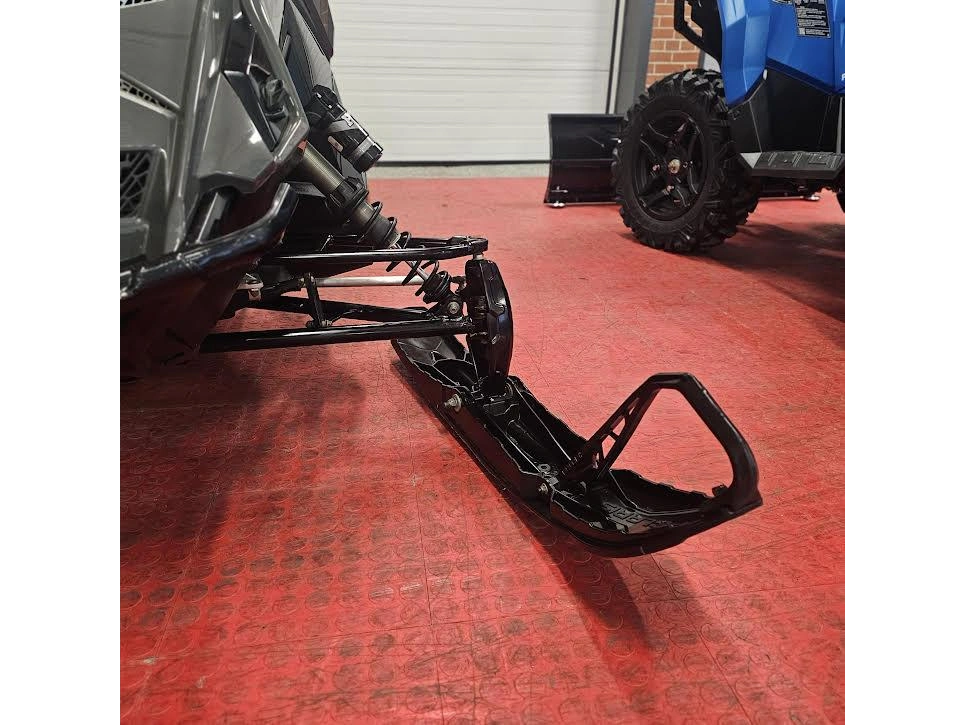 2025 Polaris 650 Indy Adventure 137 alt