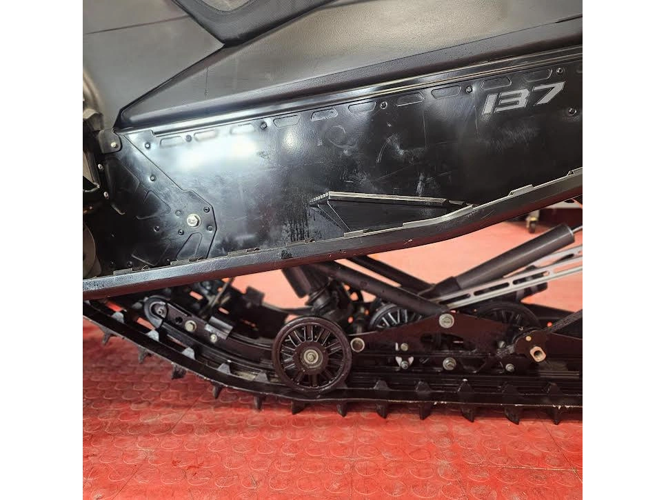 2025 Polaris 650 Indy Adventure 137 alt