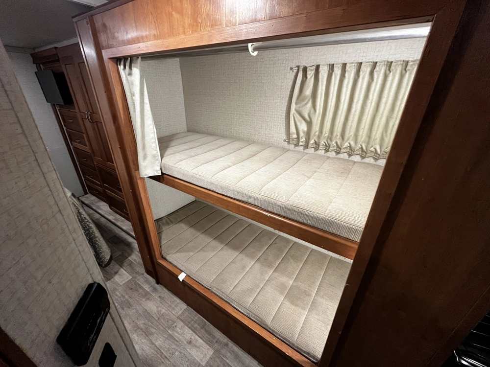 2018 Winnebago Minnie Winnie 31g alt