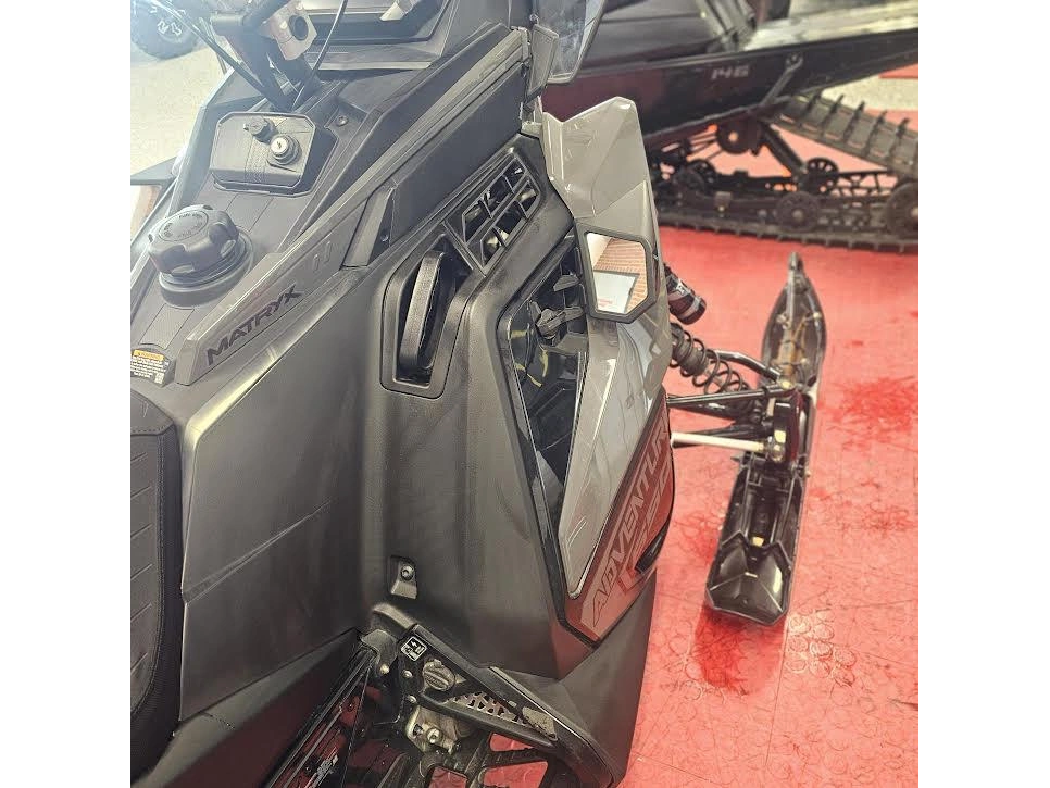 2025 Polaris 650 Indy Adventure 137 alt