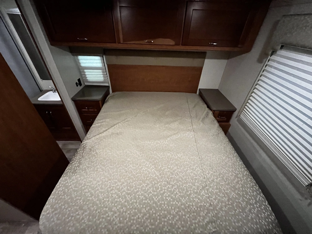 2018 Winnebago Minnie Winnie 31g alt