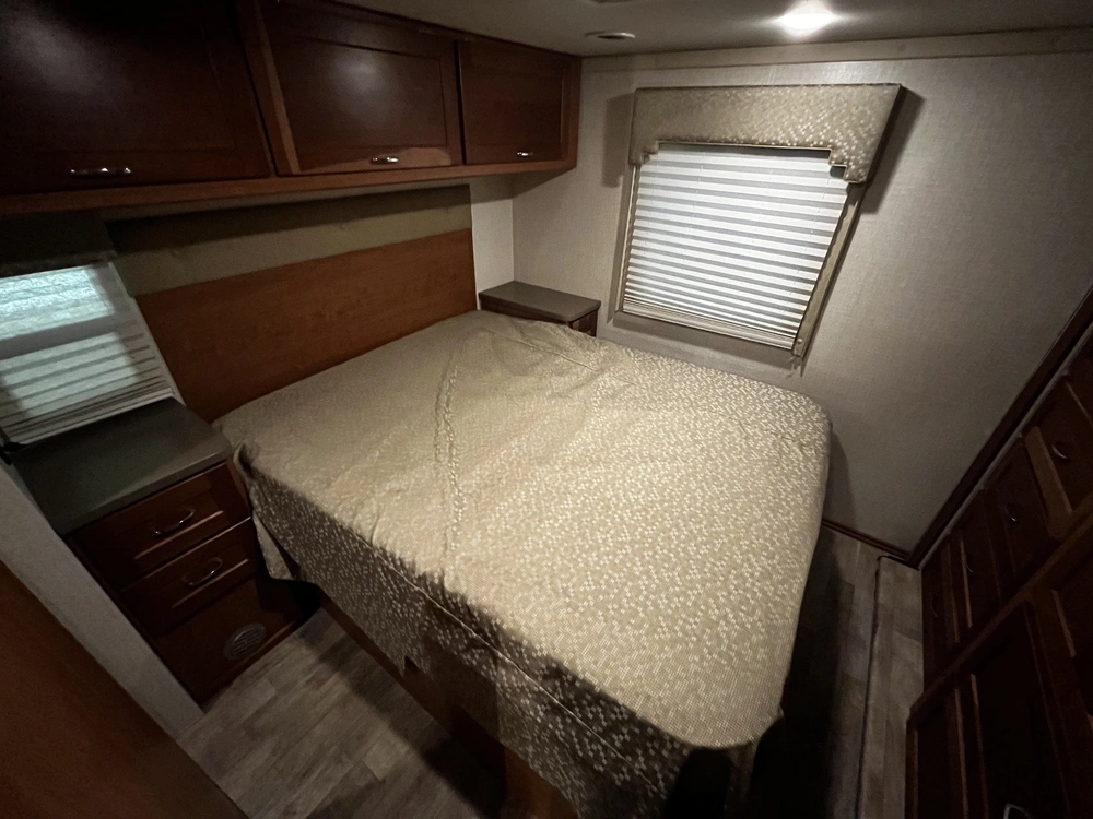 2018 Winnebago Minnie Winnie 31g alt
