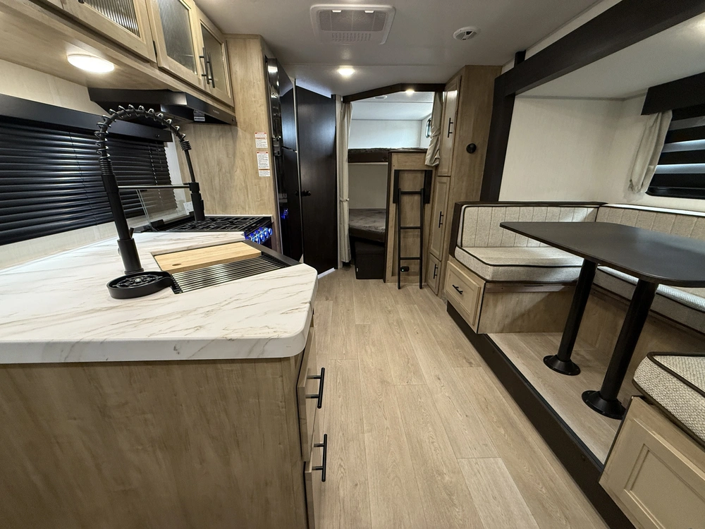 Cherokee 23dbh Grey Wolf 2026 alt