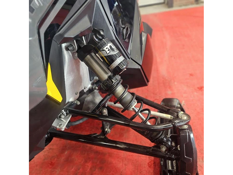 2025 Polaris 650 Indy Adventure 137 alt