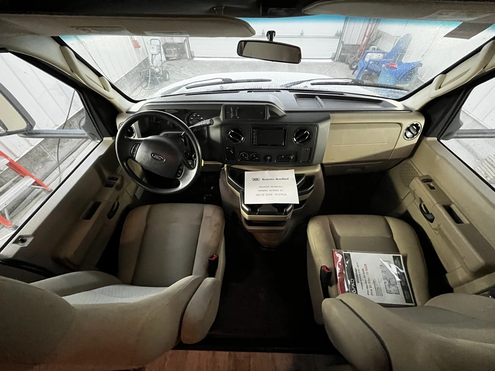 2018 Winnebago Minnie Winnie 31g alt