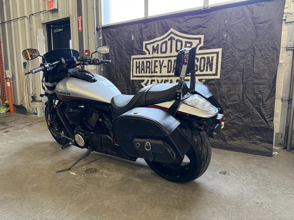 2018 Suzuki Boulevard M109r alt