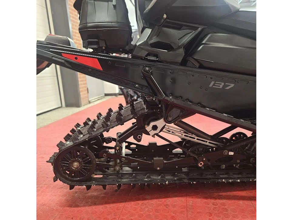 2025 Polaris 650 Indy Adventure 137 alt