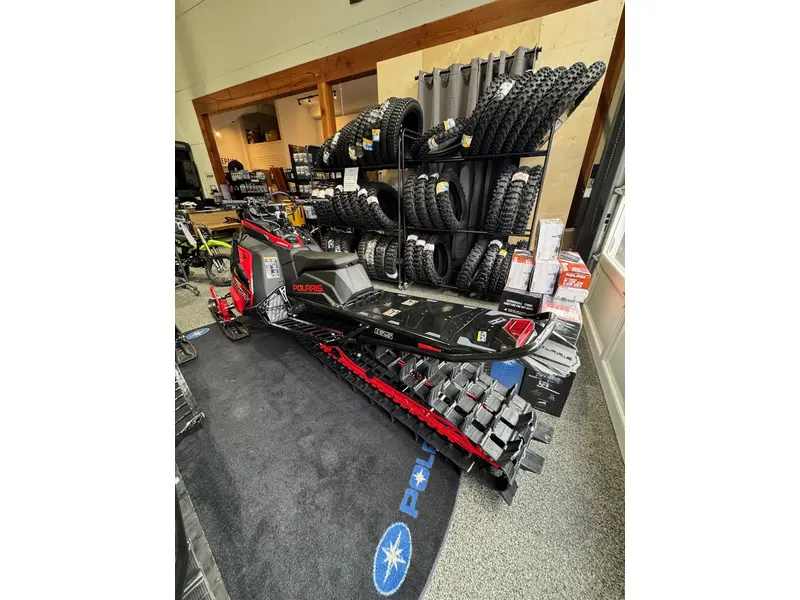 2026 Polaris BOOST RMK KHAOS 165 - INDY® Red / Gloss Black