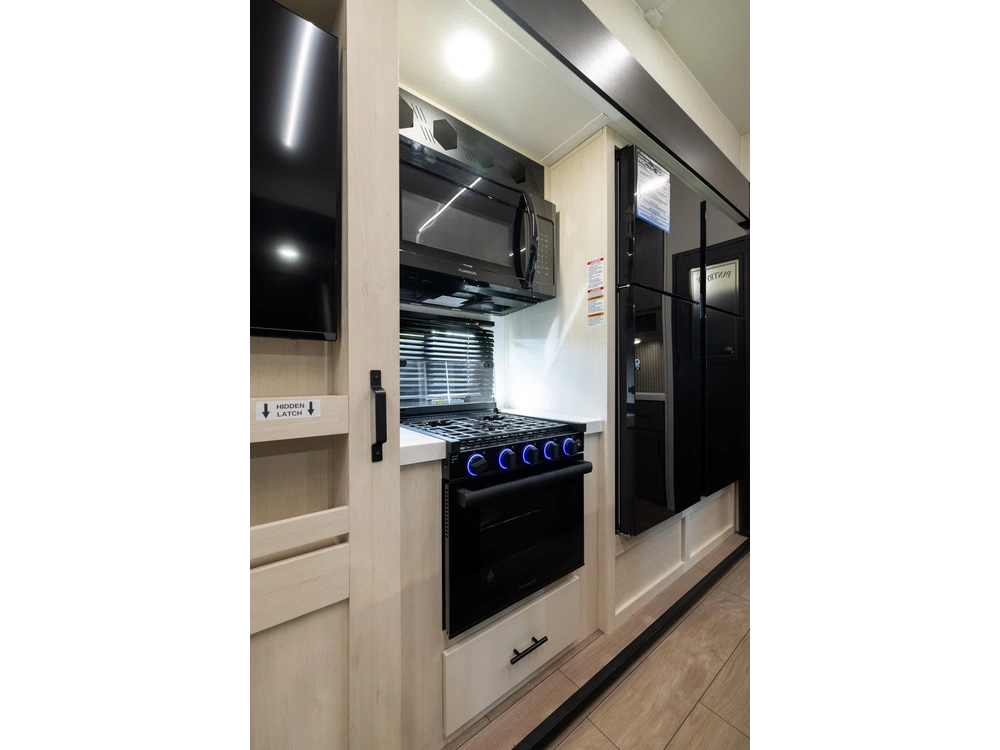 Arctic Wolf 3650 Suite 2026 alt