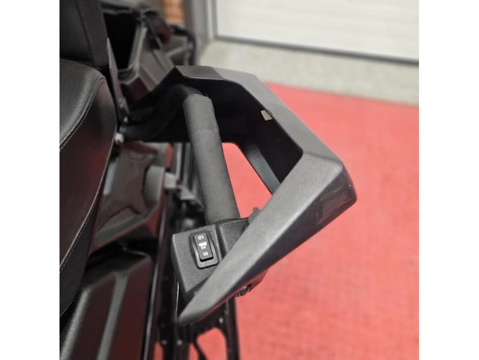 2025 Polaris 650 Indy Adventure 137 alt