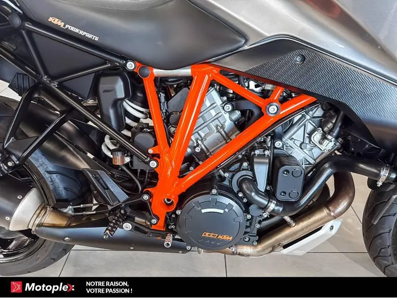 2017 KTM SUPERDUKE GT 1290R