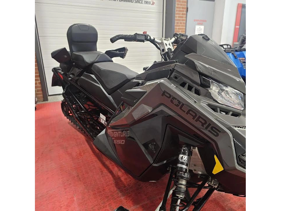 2025 Polaris 650 Indy Adventure 137 alt